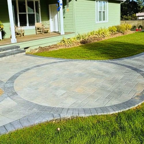 circle paver patio with dark border